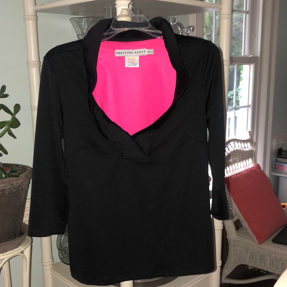 Ruffle collar with pink interior